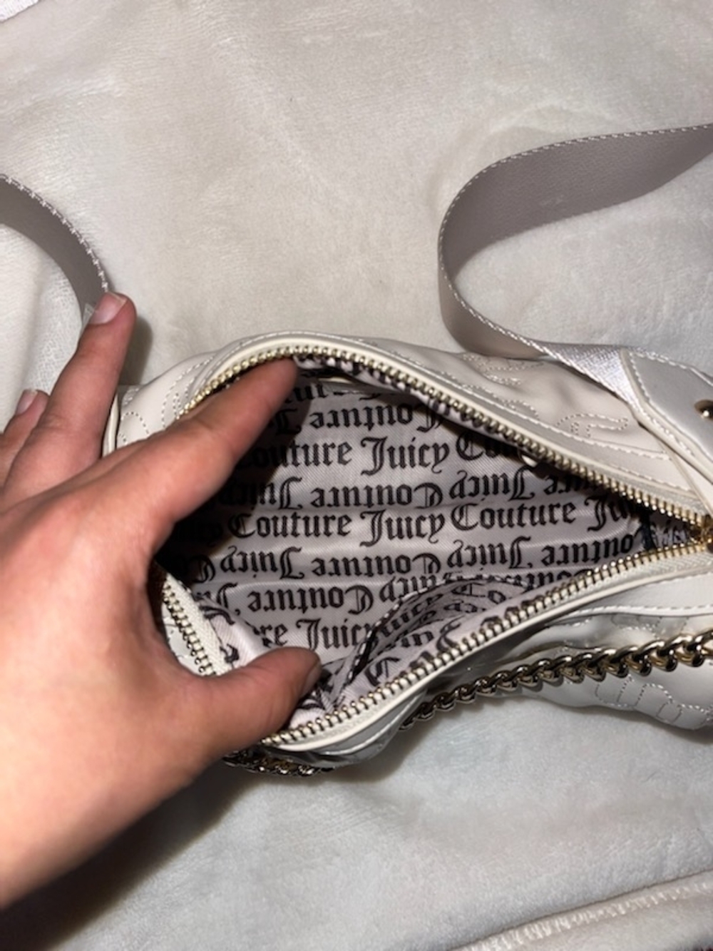 Juicy Couture White Quilted Crossbody with Coin Pouch - Picture 3 of 3